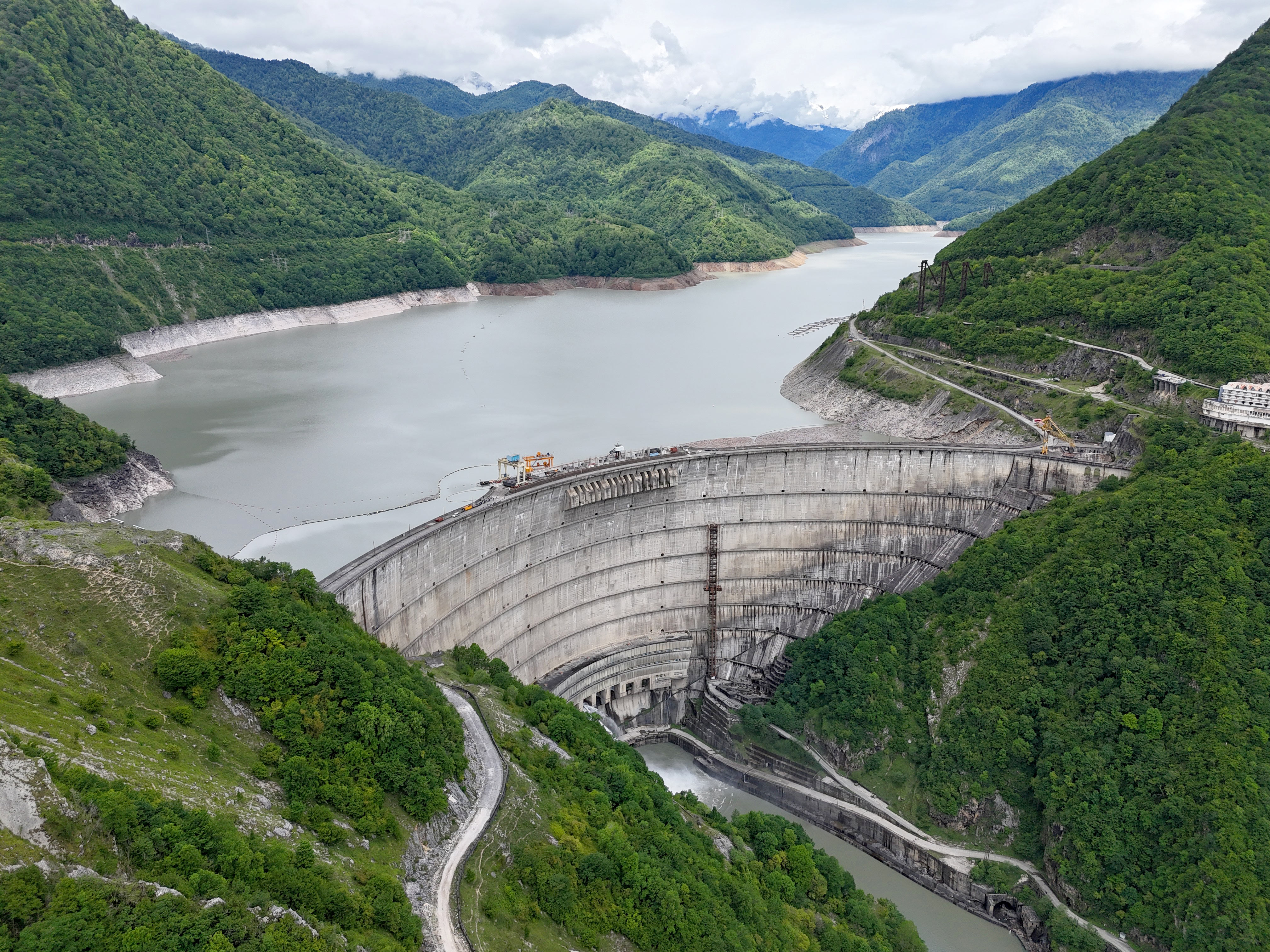 Overview of the 272m high Enguri dam