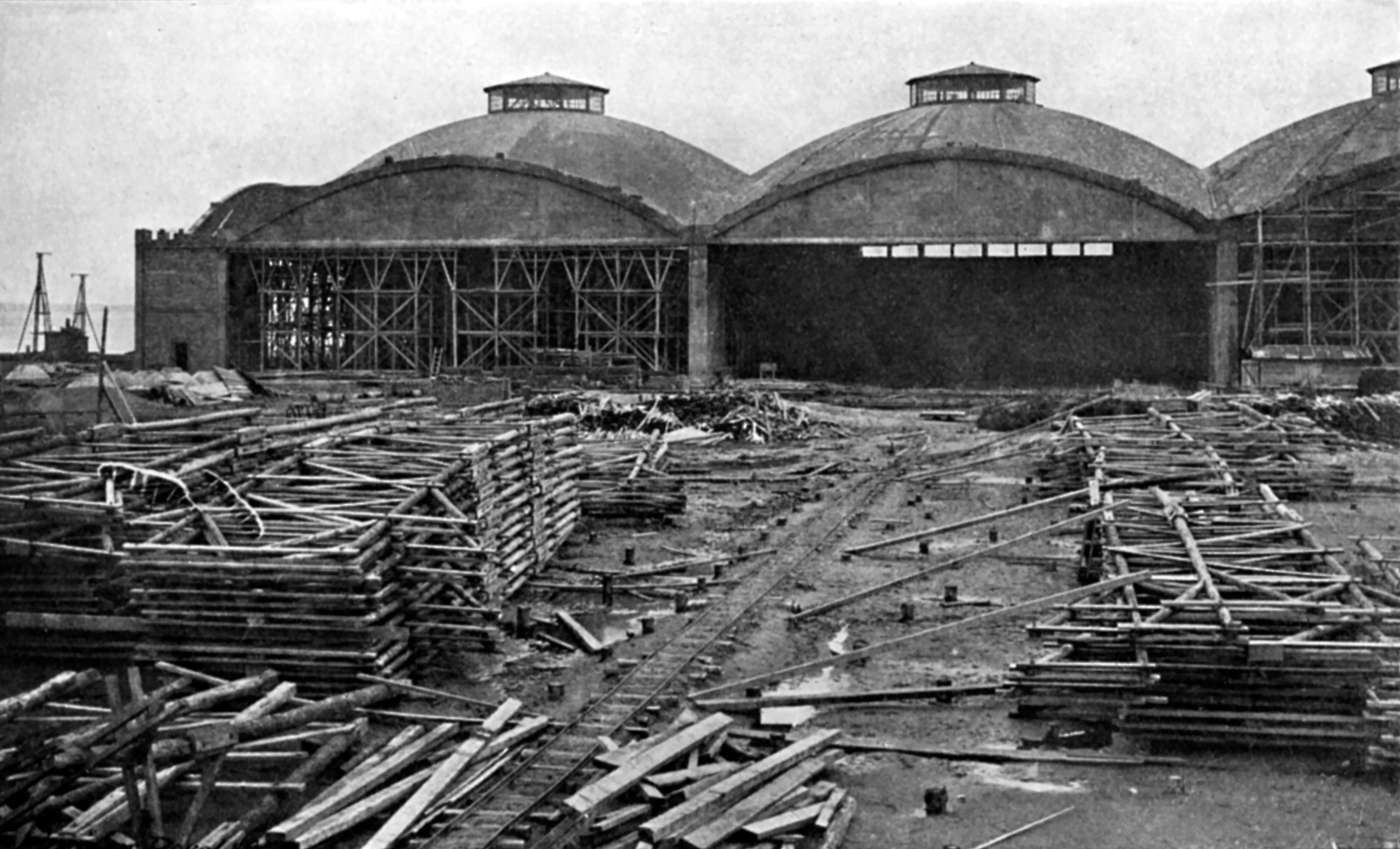 Magazine "The Builder" from London followed the construction 1916