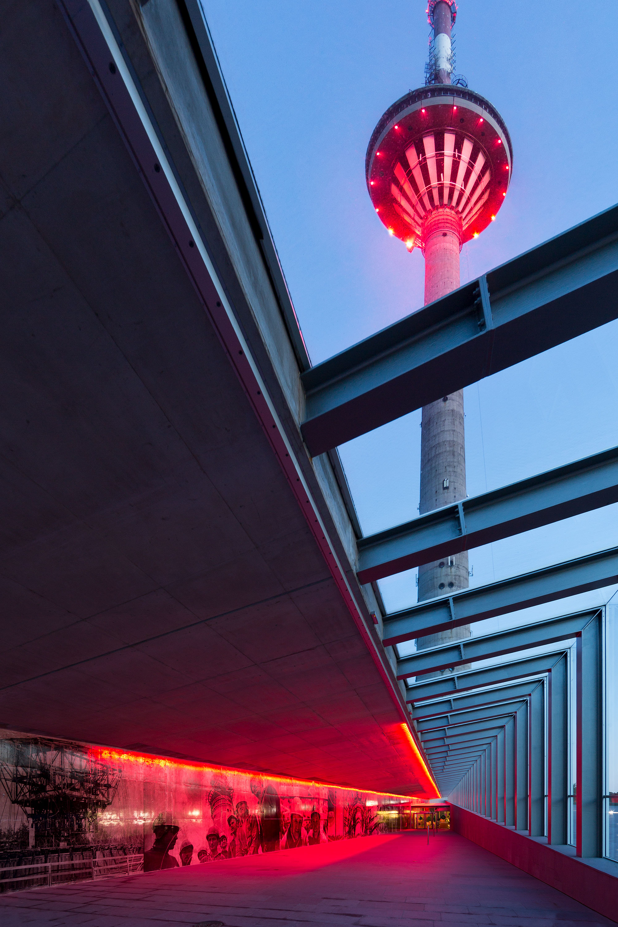 View to the entrance tunnel, built to protect visitor from icicles in the winter