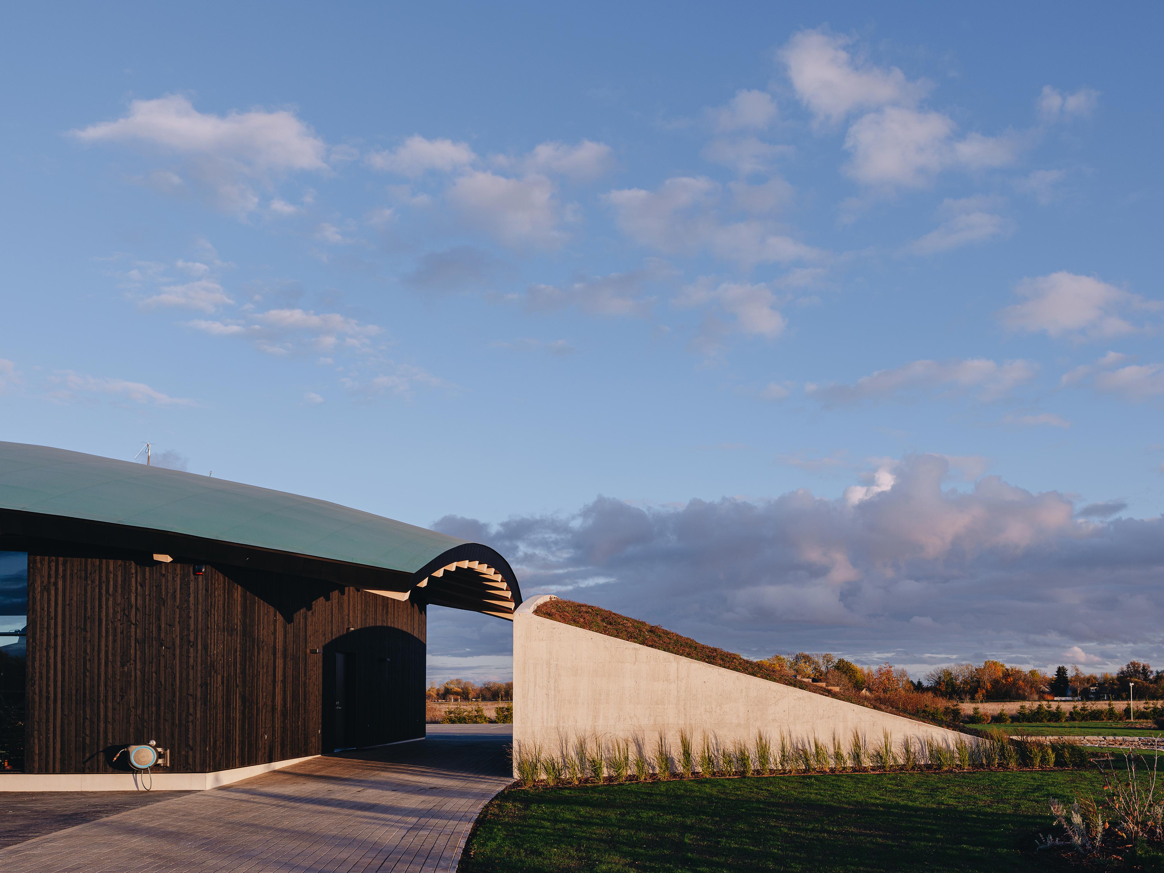 Bending roof details