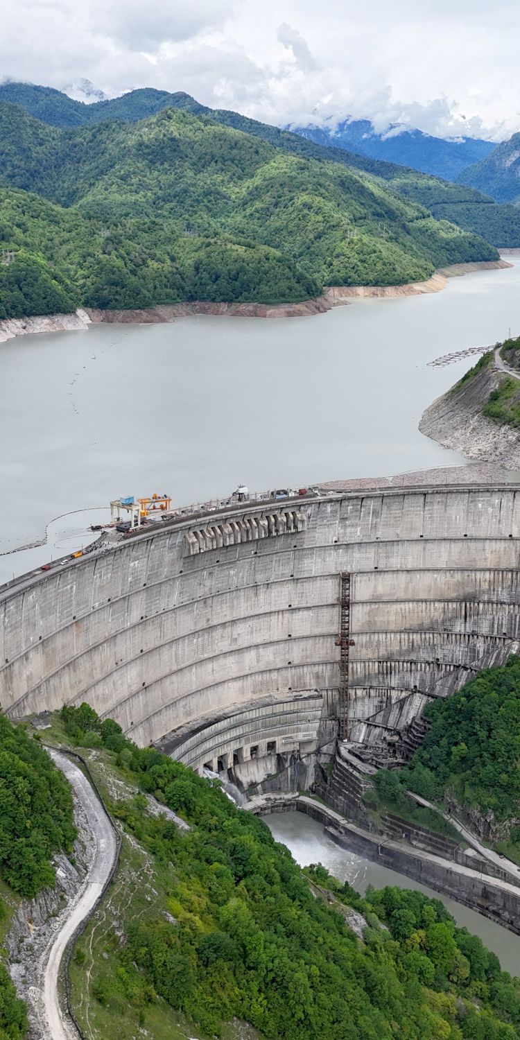 Overview of the 272m high Enguri dam