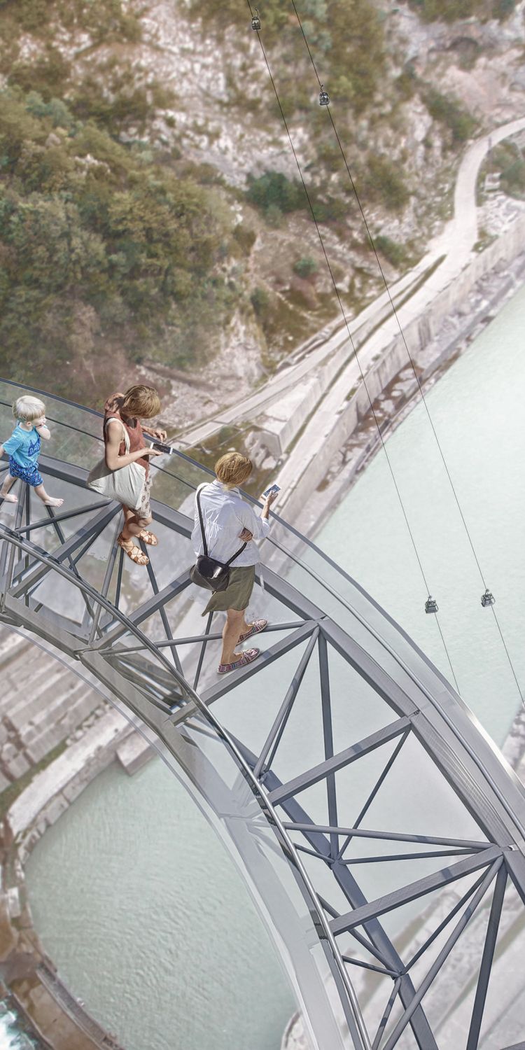 Glas bridge over the edge of the dam